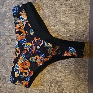 SHEIN Swimsuit Bottoms, Asian dragon fabric design, seem new but no tags, Size M